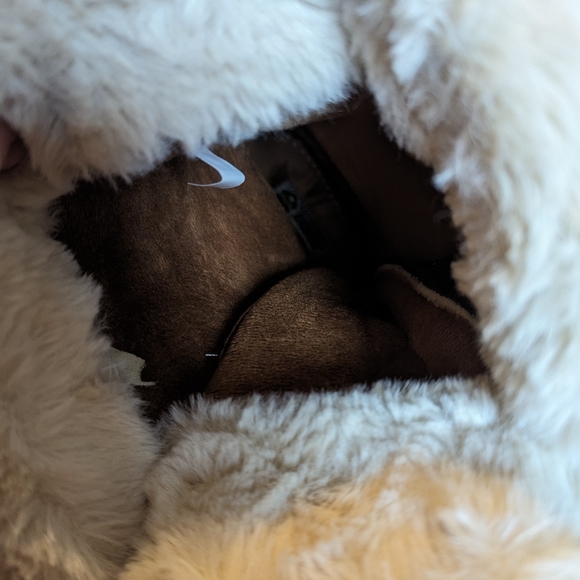 Khombu faux fur waterproof boots size 8 - Picture 7 of 8